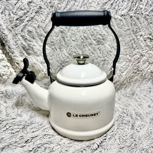 LIKE NEW Le Creuset White Enamel Kettle with Black Handle